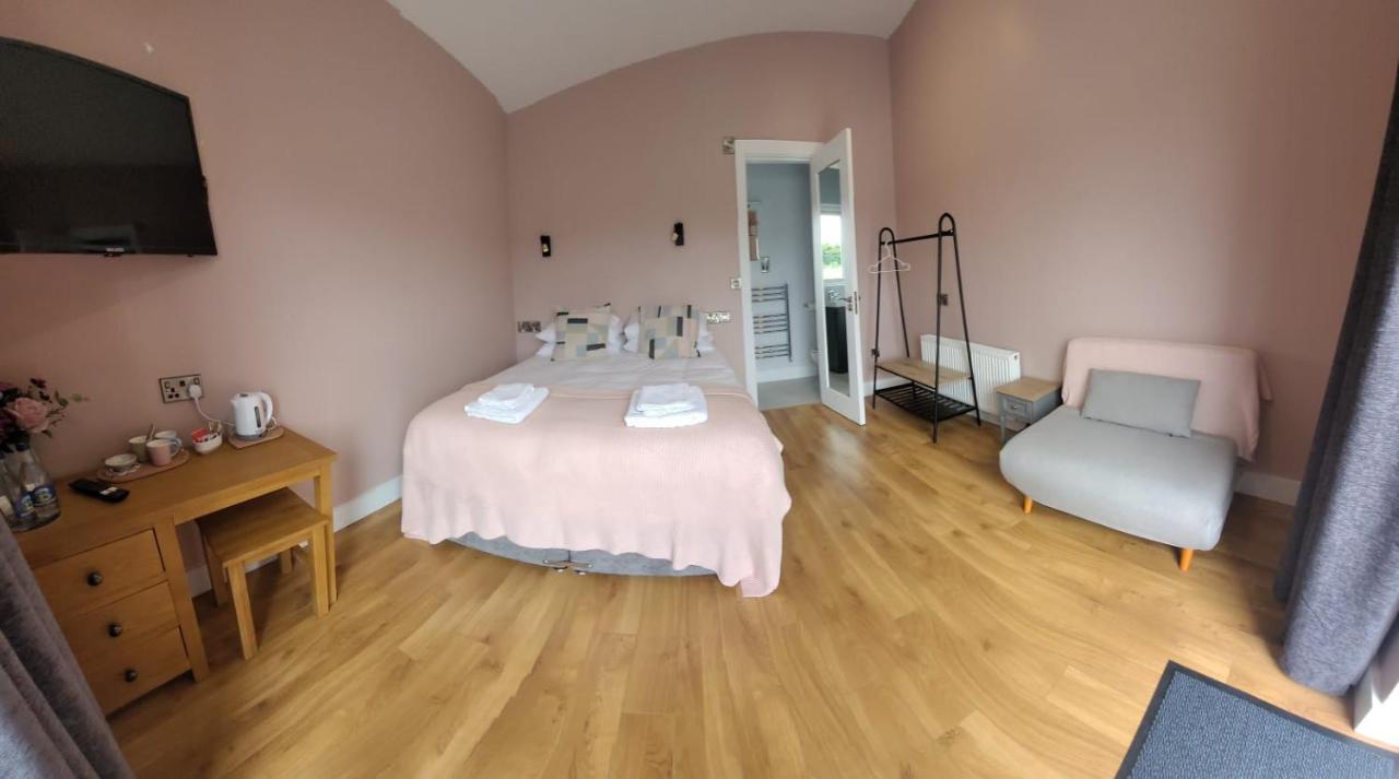 Stoneyford Luxurious Cabins Bagian luar foto